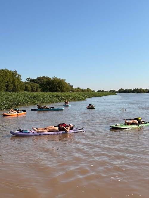 Clase de SUP Yoga en el río Coronda